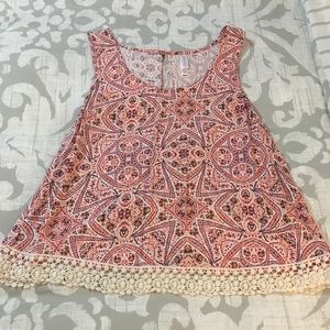 ❤️ Xhilaration cross back patterned tank ❤️